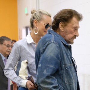 Exclusif - Johnny Hallyday, sa femme Laeticia au bureau de vote de Los Angeles pour les élections présidentielles françaises de 2017. Le 6 mai 2017 © Chris Delmas / Bestimage