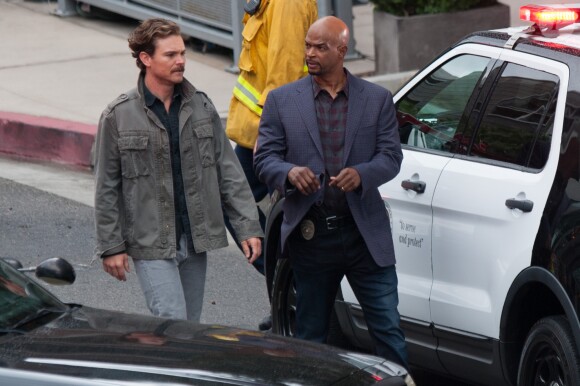 Exclusif - Clayne Crawford et Damon Wayans sur le tournage de la série "L'Arme fatale" à Los Angeles, Californie, Etats-Unis, le 1er novembre 2016.