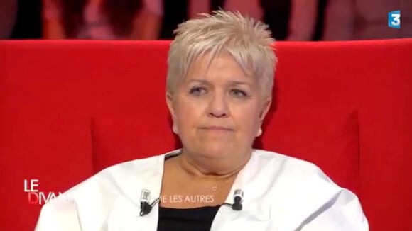 Mimie Mathy dans "Le Divan" de Marc-Olivier Fogiel, parle de sa première fois. Le 9 mai 2017 sur France 3.