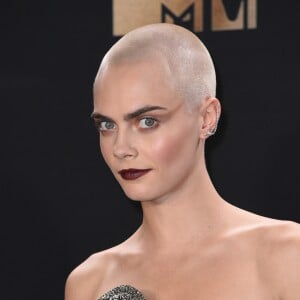 Cara Delevingne au MTV Movie & TV awards 2017 à l'auditorium de Shrine à Los Angeles, le 7 mai 2017.