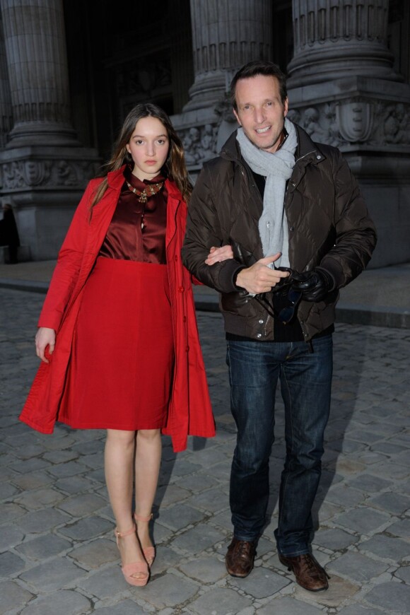 Stéphane Rotenberg au défilé Vanessa Bruno avec sa fille Emma, à Paris, le 1er mars 2013.