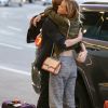 Exclusif - Presley Gerber dépose et embrasse sa nouvelle petite amie Cayley King à l'aéroport à Los Angeles. Le 11 mai 2017