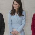 Kate Middleton, duchesse de Cambridge, a visité en compagnie de la grande-duchesse héritière Stéphanie de Luxembourg le musée d'art moderne grand-duc Jean (MUDAM) à l'occasion de son voyage au Luxembourg, le 11 mai 2017, dans le cadre de la commémoration du Traité de Londres de 1867.
