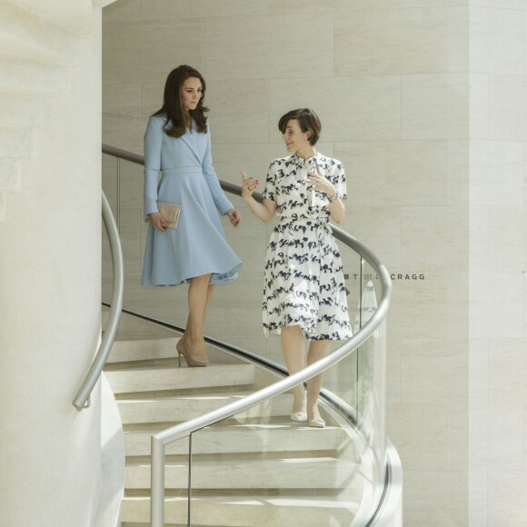 Kate Middleton, duchesse de Cambridge, a visité en compagnie de la grande-duchesse héritière Stéphanie de Luxembourg le musée d'art moderne grand-duc Jean (MUDAM) à l'occasion de son voyage au Luxembourg, le 11 mai 2017, dans le cadre de la commémoration du Traité de Londres de 1867.