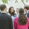 Kate Middleton, duchesse de Cambridge, a visité en compagnie de la grande-duchesse héritière Stéphanie de Luxembourg le musée d'art moderne grand-duc Jean (MUDAM) à l'occasion de son voyage au Luxembourg, le 11 mai 2017, dans le cadre de la commémoration du Traité de Londres de 1867.