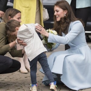 Catherine Kate Middleton, la duchesse de Cambridge en visite au Luxembourg, le 11 mai 2017. Elle a visité le musée du Modem Art, la place Clairefontaine, a rencontré le Grand Duc et la Grande Duchesse au palais pour la commémoration du traité de Londres de 1867 et visité l'exposition ''Luxembourg 1867'' au musée Drai Eechelen.  Britain's Catherine, Duchess of Cambridge visits the Grand Duchy of Luxembourg. During the busy day visit the duchess will see the Museum of Modern Art, visit Place Claierfontaine, meet the Drand Duke and Duchess at the Grand Ducal Palace, attend the official commemoration of the 1867 Treaty of London and tour the exhibition 'Luxembourg 1867 - Open City' at the Drai Eechelen Museum.11/05/2017 - 