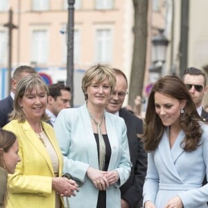 Catherine Kate Middleton, la duchesse de Cambridge en visite au Luxembourg, le 11 mai 2017. Elle a visité le musée du Modem Art, la place Clairefontaine, a rencontré le Grand Duc et la Grande Duchesse au palais pour la commémoration du traité de Londres de 1867 et visité l'exposition ''Luxembourg 1867'' au musée Drai Eechelen.  Britain's Catherine, Duchess of Cambridge visits the Grand Duchy of Luxembourg. During the busy day visit the duchess will see the Museum of Modern Art, visit Place Claierfontaine, meet the Drand Duke and Duchess at the Grand Ducal Palace, attend the official commemoration of the 1867 Treaty of London and tour the exhibition 'Luxembourg 1867 - Open City' at the Drai Eechelen Museum.11/05/2017 - 