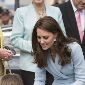 Catherine Kate Middleton, la duchesse de Cambridge en visite au Luxembourg, le 11 mai 2017. Elle a visité le musée du Modem Art, la place Clairefontaine, a rencontré le Grand Duc et la Grande Duchesse au palais pour la commémoration du traité de Londres de 1867 et visité l'exposition ''Luxembourg 1867'' au musée Drai Eechelen.  Britain's Catherine, Duchess of Cambridge visits the Grand Duchy of Luxembourg. During the busy day visit the duchess will see the Museum of Modern Art, visit Place Claierfontaine, meet the Drand Duke and Duchess at the Grand Ducal Palace, attend the official commemoration of the 1867 Treaty of London and tour the exhibition 'Luxembourg 1867 - Open City' at the Drai Eechelen Museum.11/05/2017 - 