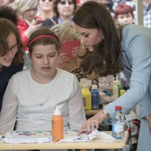 Catherine Kate Middleton, la duchesse de Cambridge en visite au Luxembourg, le 11 mai 2017. Elle a visité le musée du Modem Art, la place Clairefontaine, a rencontré le Grand Duc et la Grande Duchesse au palais pour la commémoration du traité de Londres de 1867 et visité l'exposition ''Luxembourg 1867'' au musée Drai Eechelen.  Britain's Catherine, Duchess of Cambridge visits the Grand Duchy of Luxembourg. During the busy day visit the duchess will see the Museum of Modern Art, visit Place Claierfontaine, meet the Drand Duke and Duchess at the Grand Ducal Palace, attend the official commemoration of the 1867 Treaty of London and tour the exhibition 'Luxembourg 1867 - Open City' at the Drai Eechelen Museum.11/05/2017 - 