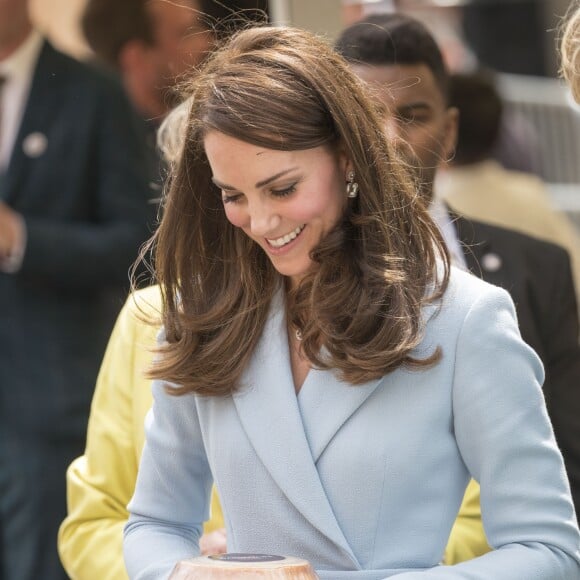 Catherine Kate Middleton, la duchesse de Cambridge en visite au Luxembourg, le 11 mai 2017. Elle a visité le musée du Modem Art, la place Clairefontaine, a rencontré le Grand Duc et la Grande Duchesse au palais pour la commémoration du traité de Londres de 1867 et visité l'exposition ''Luxembourg 1867'' au musée Drai Eechelen.  Britain's Catherine, Duchess of Cambridge visits the Grand Duchy of Luxembourg. During the busy day visit the duchess will see the Museum of Modern Art, visit Place Claierfontaine, meet the Drand Duke and Duchess at the Grand Ducal Palace, attend the official commemoration of the 1867 Treaty of London and tour the exhibition 'Luxembourg 1867 - Open City' at the Drai Eechelen Museum.11/05/2017 - 