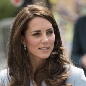 Catherine Kate Middleton, la duchesse de Cambridge en visite au Luxembourg, le 11 mai 2017. Elle a visité le musée du Modem Art, la place Clairefontaine, a rencontré le Grand Duc et la Grande Duchesse au palais pour la commémoration du traité de Londres de 1867 et visité l'exposition ''Luxembourg 1867'' au musée Drai Eechelen.  Britain's Catherine, Duchess of Cambridge visits the Grand Duchy of Luxembourg. During the busy day visit the duchess will see the Museum of Modern Art, visit Place Claierfontaine, meet the Drand Duke and Duchess at the Grand Ducal Palace, attend the official commemoration of the 1867 Treaty of London and tour the exhibition 'Luxembourg 1867 - Open City' at the Drai Eechelen Museum.11/05/2017 - 