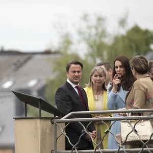 Catherine Kate Middleton, la duchesse de Cambridge en visite accompagnée du grand-duc héritier Guillaume et a femme la comtesse Stéphanie de Lannoy au Luxembourg, le 11 mai 2017. Elle a visité le musée du Modem Art, la place Clairefontaine, a rencontré le Grand Duc et la Grande Duchesse au palais pour la commémoration du traité de Londres de 1867 et visité l'exposition ''Luxembourg 1867'' au musée Drai Eechelen.  Britain's Catherine, Duchess of Cambridge visits with the Grand Duchy of Luxembourg. During the busy day visit the duchess will see the Museum of Modern Art, visit Place Claierfontaine, meet the Drand Duke and Duchess at the Grand Ducal Palace, attend the official commemoration of the 1867 Treaty of London and tour the exhibition 'Luxembourg 1867 - Open City' at the Drai Eechelen Museum.11/05/2017 - 