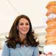 Catherine Kate Middleton, la duchesse de Cambridge en visite au Luxembourg sur la place Clairefontaine pour un évènement sur le thème du cyclisme , le 11 mai 2017.  The Duchess of Cambridge touring a cycling themed festival in Place de Clairefontaine Luxembourg Prime minister Xavier Bettel during a day of visits in Luxembourg where she is attending commemorations marking the 150th anniversary 1867 Treaty of London, that confirmed the country's independence and neutrality.11/05/2017 - Luxembourg