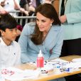 Catherine Kate Middleton, la duchesse de Cambridge en visite au Luxembourg sur la place Clairefontaine pour un évènement sur le thème du cyclisme , le 11 mai 2017.  The Duchess of Cambridge speaks with children as she tours a cycling themed festival in Place de Clairefontaine Luxembourg, during a day of visits in Luxembourg where she is attending commemorations marking the 150th anniversary 1867 Treaty of London, that confirmed the country's independence and neutrality.11/05/2017 - Luxembourg