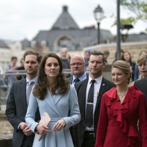 Catherine Kate Middleton, la duchesse de Cambridge en visite accompagnée du grand-duc héritier Guillaume et a femme la comtesse Stéphanie de Lannoy au Luxembourg, le 11 mai 2017.  The Duchess of Cambridge walks along along the Cornicjhe in Luxembourg Cit, during a day of visits in Luxembourg where she is attending commemorations marking the 150th anniversary 1867 Treaty of London, that confirmed the country's independence and neutrality.11/05/2017 - Luxembourg