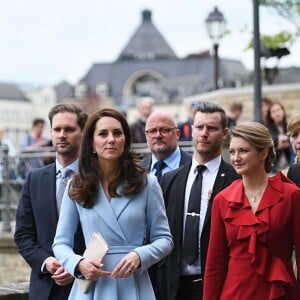 Catherine Kate Middleton, la duchesse de Cambridge en visite accompagnée du grand-duc héritier Guillaume et a femme la comtesse Stéphanie de Lannoy au Luxembourg, le 11 mai 2017.  The Duchess of Cambridge walks along along the Cornicjhe in Luxembourg Cit, during a day of visits in Luxembourg where she is attending commemorations marking the 150th anniversary 1867 Treaty of London, that confirmed the country's independence and neutrality.11/05/2017 - Luxembourg