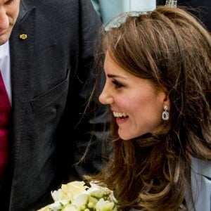 Catherine (Kate) Middleton, duchesse de Cambridge - Catherine Kate Middleton, la duchesse de Cambridge en visite au Luxembourg, le 11 mai 2017. Kate Middleton visite "l'urban-art-project "sur la place Clairefontaine lors de la célébration du 150e anniversaire de la signature du Traité de Londres.  Catherine visits an urban-art-project at Place de Clairefontaine during the celebration of the 150th anniversary of the Treaty of London, signed on 11th May 1867 in Luxembourg; on May 11, 201711/05/2017 - 