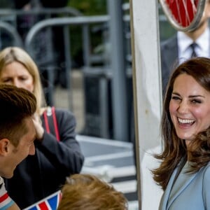 Catherine (Kate) Middleton, duchesse de Cambridge - Catherine Kate Middleton, la duchesse de Cambridge en visite au Luxembourg, le 11 mai 2017. Kate Middleton visite "l'urban-art-project "sur la place Clairefontaine lors de la célébration du 150e anniversaire de la signature du Traité de Londres.  Catherine visits an urban-art-project at Place de Clairefontaine during the celebration of the 150th anniversary of the Treaty of London, signed on 11th May 1867 in Luxembourg; on May 11, 201711/05/2017 - 