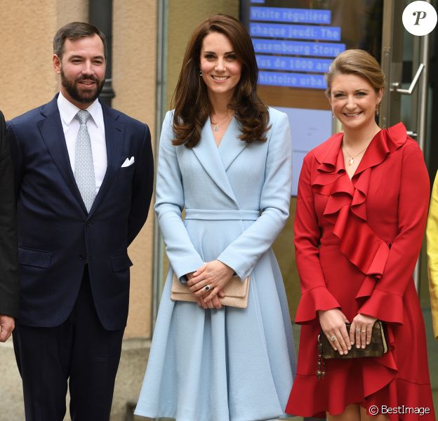Kate Middleton, duchesse de Cambridge, entre le grand-duc héritier Guillaume et la grande-duchesse héritière Stéphanie de Luxembourg à l'occasion de sa visite au Luxembourg, le 11 mai 2017, dans le cadre de la commémoration du Traité de Londres de 1867.