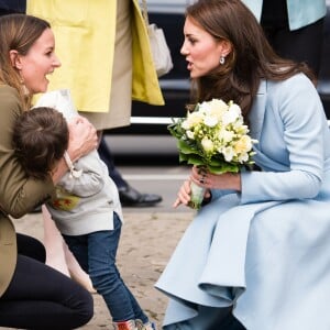 Kate Middleton, duchesse de Cambridge, a réussi à terroriser un enfant lors de sa visite au Luxembourg, le 11 mai 2017, dans le cadre de la commémoration du Traité de Londres de 1867 !