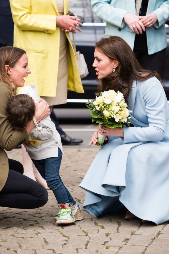 Kate Middleton, duchesse de Cambridge, a réussi à terroriser un enfant lors de sa visite au Luxembourg, le 11 mai 2017, dans le cadre de la commémoration du Traité de Londres de 1867 !