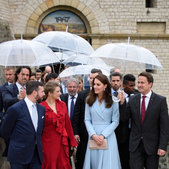 Catherine (Kate) Middleton, duchesse de Cambridge et la comtesse Stéphanie de Lannoy, grande-duchesse héritière de Luxembourg, le prince Guillaume, grand-duc héritier de Luxembourg et Xavier Bettel, premier ministre du Grand-Duché de Luxembourg - Catherine Kate Middleton, la duchesse de Cambridge en visite au Luxembourg, le 11 mai 2017. Kate Middleton visite le musée Dräi Eechelen lors de la célébration du 150e anniversaire de la signature du Traité de Londres.  Catherine visits Dräi Eechelen museum during the celebration of the 150th anniversary of the Treaty of London, signed on 11th May 1867 in Luxembourg, on May 11, 2017.11/05/2017 - Luxembourg