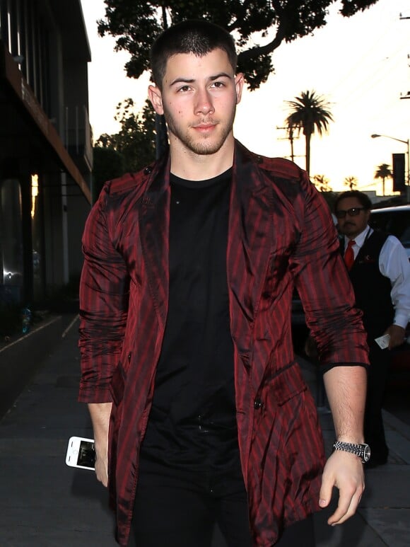 Nick Jonas est allé diner au restaurant Craig à West Hollywood, le 1er avril 2017