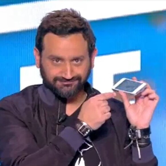 Cyril Hanouna appelle Arthur en direct dans Touche pas à mon poste sur C8 le 16 mai 2017.