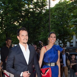 Juan Arbelaez et sa compagne Laury Thilleman (Miss France 2011) arrivent au dîner de la 7e édition du "Global Gift Gala" à Paris, le 16 mai 2017.