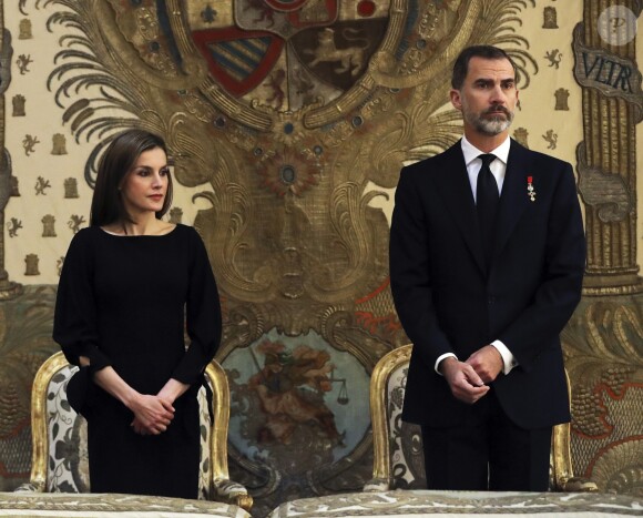 Le roi Felipe VI d'Espagne et la reine Letizia lors de la messe de funérailles à la mémoire d'Alicia de Bourbon-Parme, célébrée le 11 mai 2017 en la chapelle royale du Palais d'Orient à Madrid.