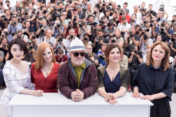 Fan Bingbing, Jessica Chastain, Pedro Almodovar, président du jury, Agnès Jaoui et Maren Ade - Photocall du Jury du 70ème festival de Cannes le 17 mai 2017 © Cyril Moreau / Bestimage