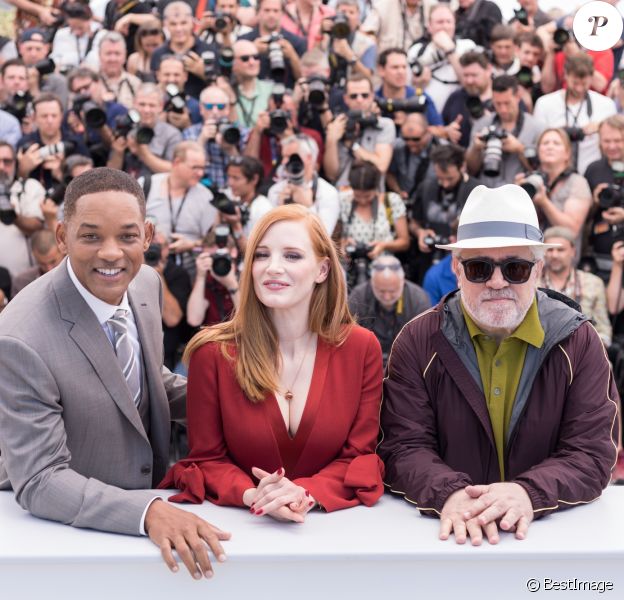 Will Smith, Jessica Chastain et Pedro Almodovar, président du jury - Photocall du Jury du 70ème festival de Cannes le 17 mai 2017 © Cyril Moreau / Bestimage