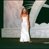Vanessa Paradis chantant pour Jeanne Moreau lors du Festival de Cannes en 1995
