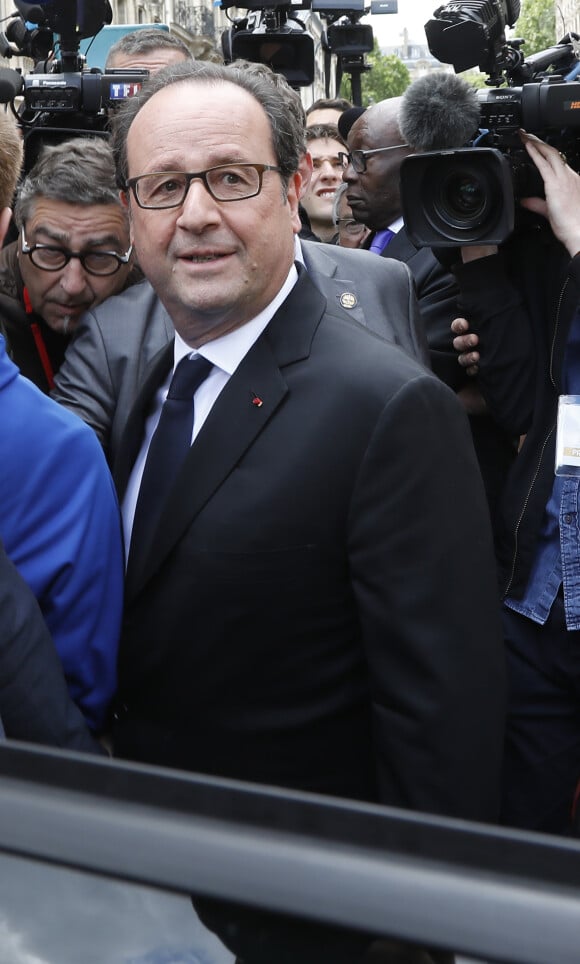 Francois Hollande - F.Hollande arrive au QG du parti socialiste rue de Solférino à Paris après la passation de pouvoir le 14 mai 2017. © Marc Ausset-Lacroix / Bestimage