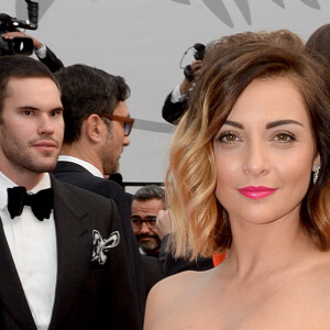 Priscilla Betti (Robe Christophe Guillarmé en faille de soie imprimée, bijoux Elsa Lee Paris et pochette Carmen Steffens) - Montée des marches du film "Nelyubov" (Loveless) lors du 70ème Festival International du Film de Cannes. Le 18 mai 2017. © Agence/Bestimage