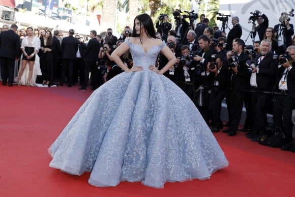 Aishwarya Rai (robe Michael Cinco) - Montée des marches du film "Okja"lors du 70e Festival International du Film de Cannes. Le 19 mai 2017. © Borde-Jacovides-Moreau/Bestimage