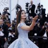 Aishwarya Rai (robe Michael Cinco) - Montée des marches du film "Okja"lors du 70e Festival International du Film de Cannes. Le 19 mai 2017. © Borde-Jacovides-Moreau/Bestimage
