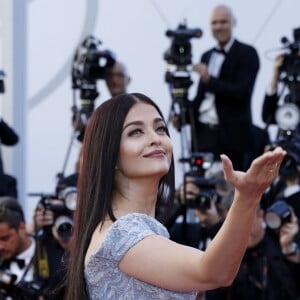 Aishwarya Rai (robe Michael Cinco) - Montée des marches du film "Okja"lors du 70e Festival International du Film de Cannes. Le 19 mai 2017. © Borde-Jacovides-Moreau/Bestimage