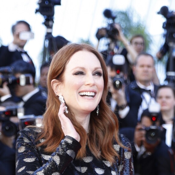 Julianne Moore (robe Louis Vuitton, bijoux Chopard) - Montée des marches du film "Okja" lors du 70e Festival International du Film de Cannes. Le 19 mai 2017. © Borde-Jacovides-Moreau / Bestimage
