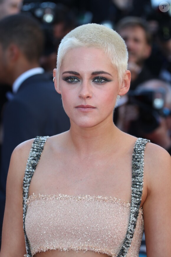 Kristen Stewart en Chanel - Montée des marches du film "120 battements par minute" lors du 70ème Festival International du Film de Cannes. Le 20 mai 2017. © Borde-Jacovides-Moreau / Bestimage