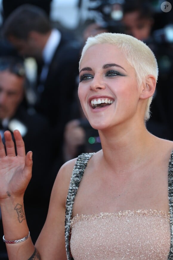 Kristen Stewart en Chanel - Montée des marches du film "120 battements par minute" lors du 70ème Festival International du Film de Cannes. Le 20 mai 2017. © Borde-Jacovides-Moreau / Bestimage