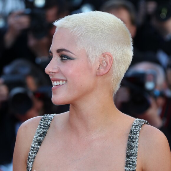 Kristen Stewart en Chanel - Montée des marches du film "120 battements par minute" lors du 70ème Festival International du Film de Cannes. Le 20 mai 2017. © Borde-Jacovides-Moreau / Bestimage