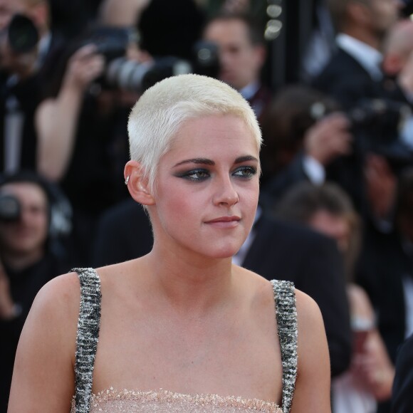 Kristen Stewart en Chanel - Montée des marches du film "120 battements par minute" lors du 70ème Festival International du Film de Cannes. Le 20 mai 2017. © Borde-Jacovides-Moreau / Bestimage