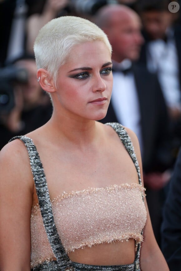 Kristen Stewart en Chanel - Montée des marches du film "120 battements par minute" lors du 70ème Festival International du Film de Cannes. Le 20 mai 2017. © Borde-Jacovides-Moreau / Bestimage