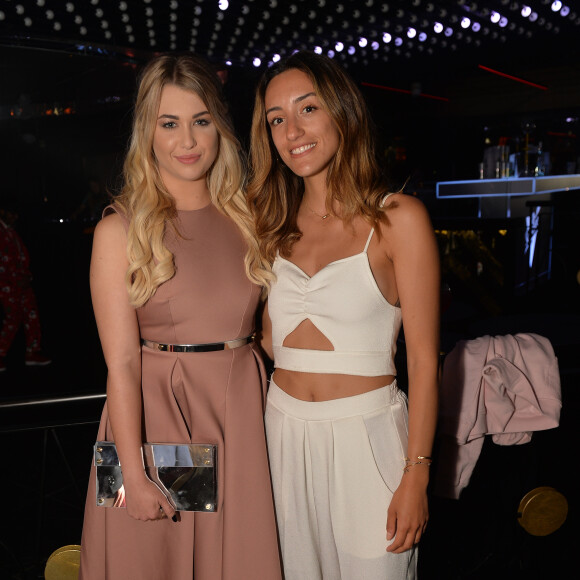 Exclusif - EnjoyPhoenix et la blogueuse Kenza - Kungs mixe à la Villa Schweppes lors du 70ème Festival International du Film de Cannes le 21 mai 2017.