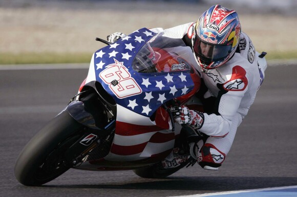 Nicky Hayden en novembre 2008 en Espagne, lors d'un entraînement. Le champion du monde MotoGP 2006 est mort le 22 mai 2017 dans un hôpital de Cesena en Italie, cinq jours après avoir été percuté par une voiture alors qu'il était à vélo.