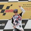 Nicky Hayden lors de son sacre de champion du monde de MotoGP en 2006 en Espagne. Le pilote américain est mort le 22 mai 2017 dans un hôpital de Cesena en Italie, cinq jours après avoir été percuté par une voiture alors qu'il était à vélo.