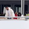 Kourtney Kardashian et son petit ami Younes Bendjima à bord d'un yacht à Antibes, le 22 mai 2017.