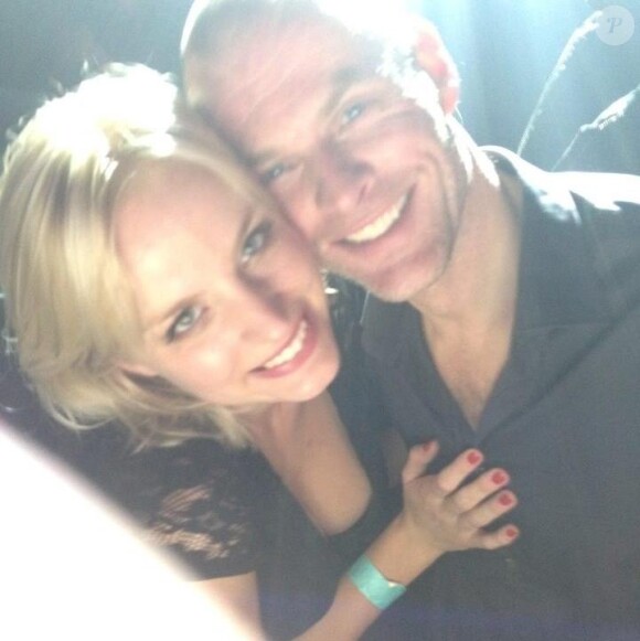 Alizee Poulicek pose avec son époux sur Facebook, en 2014