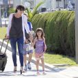 Pep Guardiola arrive à Barcelone avec sa femme Cristina et ses enfants, Maria, Marius et Valentina le 1er juin 2014.